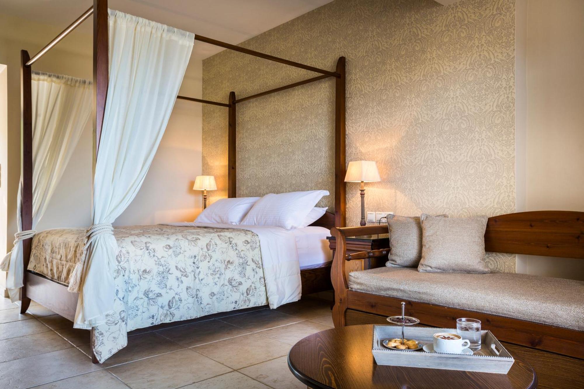 Hotel Almyra 4*