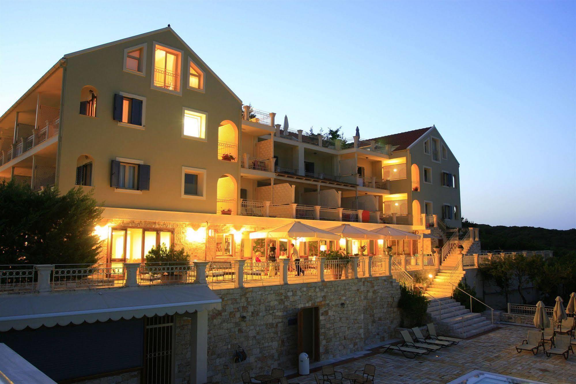 Almyra 4*
